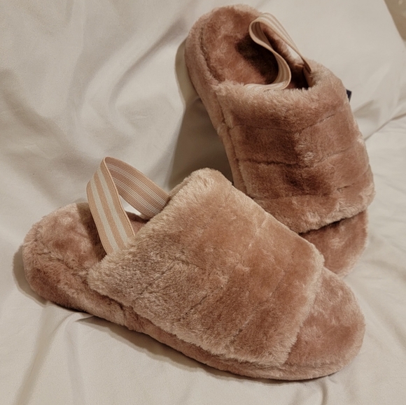 Slippers - Picture 4 of 5
